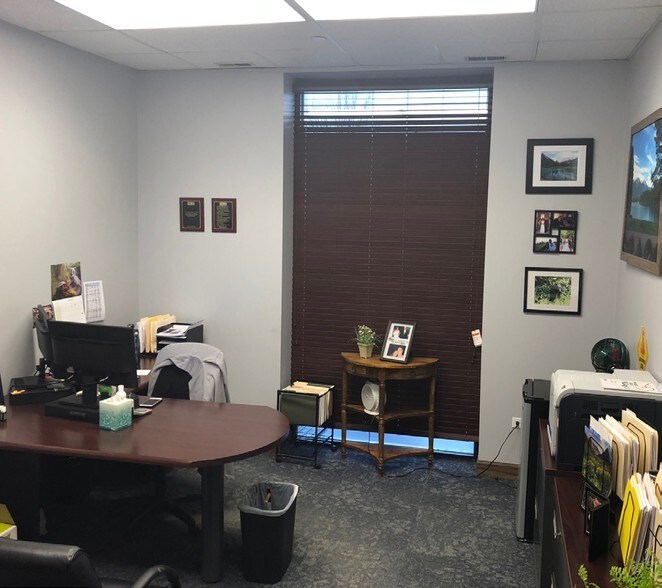 More Photos Of 1800 Lunt Ave, Elk Grove Village Warehouse For Sale