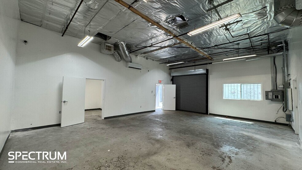 More Photos Of 15759 Strathern St, Van Nuys Warehouse For Lease