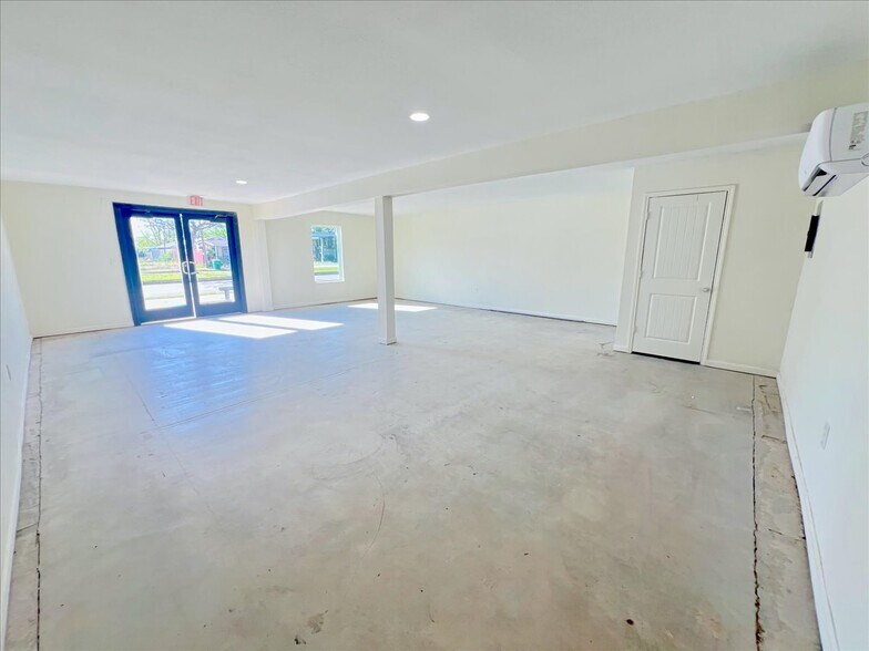 More Photos Of 7704 Irvington Blvd, Houston General Retail For Lease