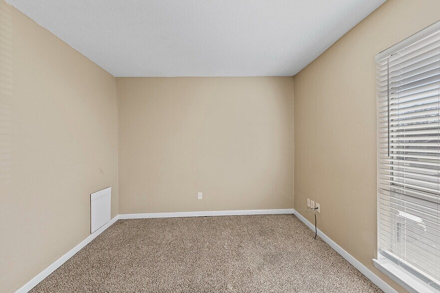 More Photos Of 856 Park Brook Trl, Birmingham Apartments For Sale