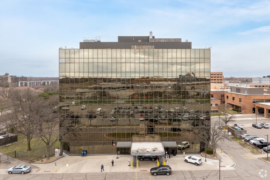 More Photos Of 22250 Providence Dr, Southfield Medical For Lease