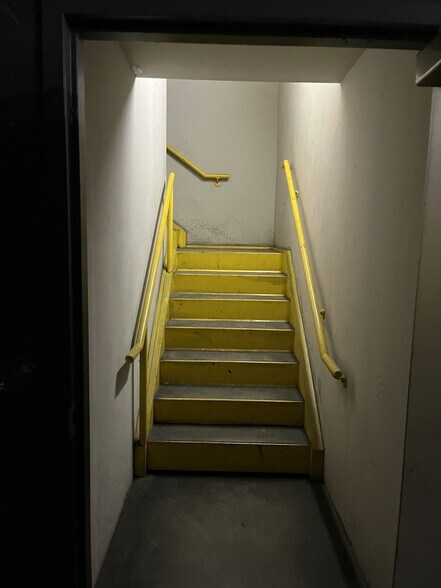 More Photos Of 207 Dunson St, Andalusia Light Distribution For Sale