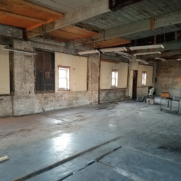 More Photos Of 60 Dickerson St, Newark Light Manufacturing For Lease