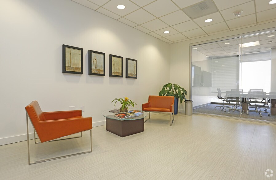 More Photos Of 101 S Tryon St, Charlotte Office Residential For Lease