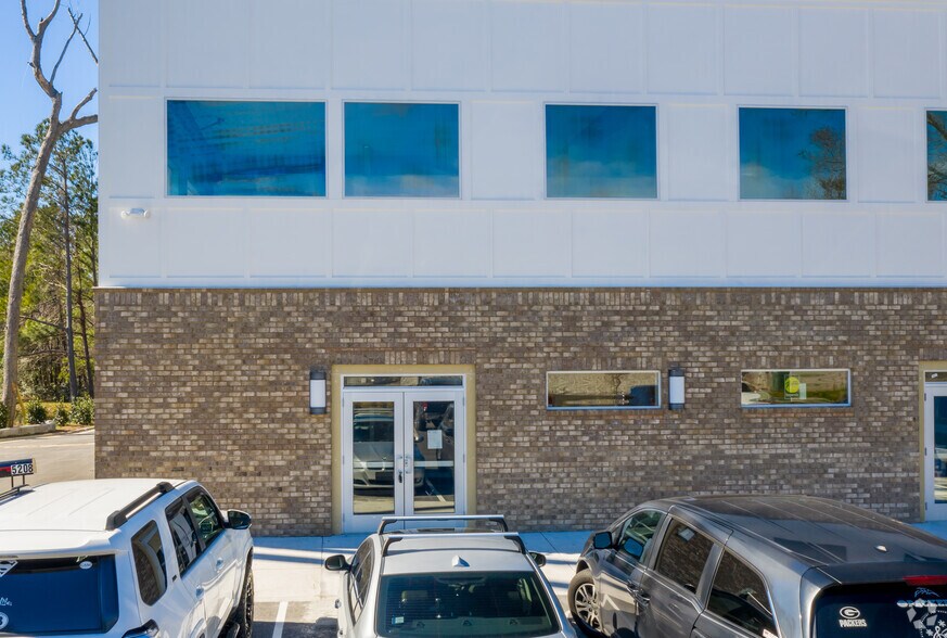 More Photos Of 5208 Carolina Beach Rd, Wilmington Flex For Lease