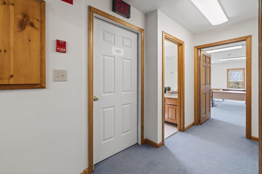 More Photos Of 25 Country Club Rd, Gilford Medical For Sale