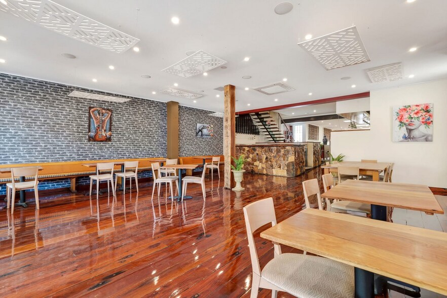 More Photos Of 98 Auburn St, Goulburn General Retail For Lease