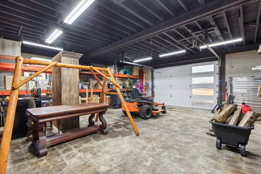 More Photos Of 2045 Bradley Rd, Webberville Showroom For Sale