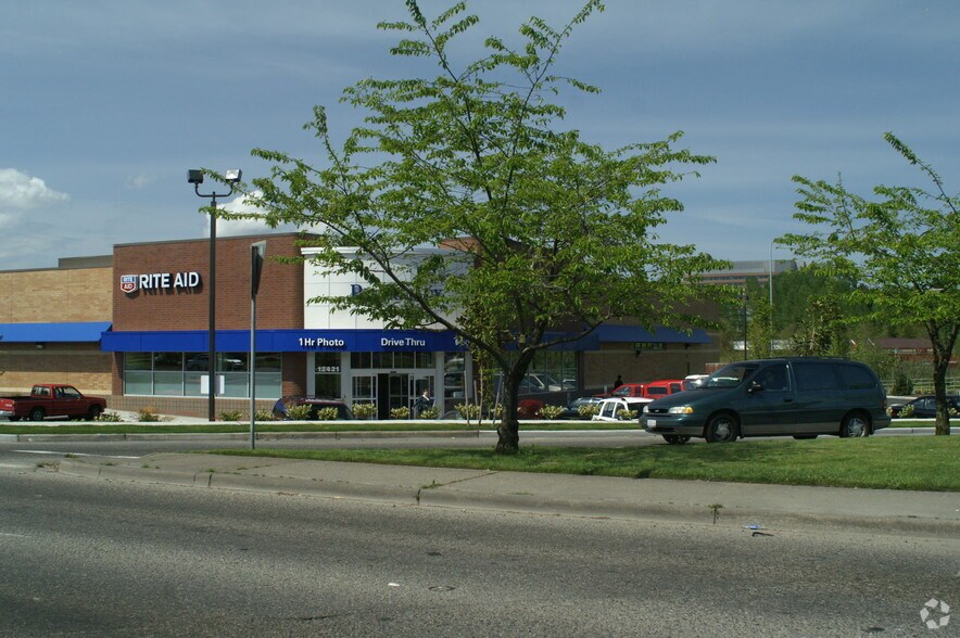 More Photos Of 12421-12431 Totem Lake Blvd, Kirkland Drugstore For Lease