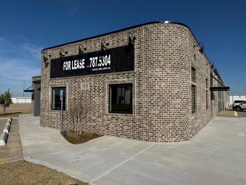 More Photos Of 8136 Silver Crossing, Oklahoma City Warehouse For Lease