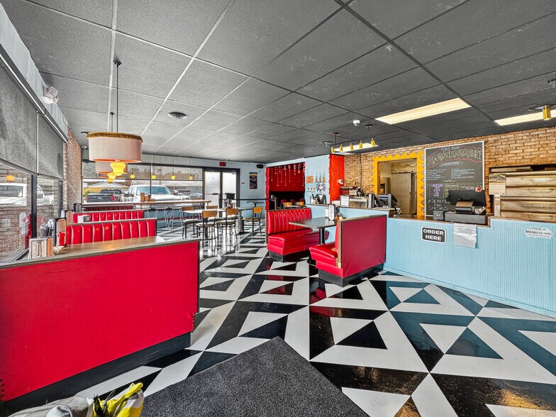 More Photos Of 2206 7th Ave, Altoona Restaurant For Sale