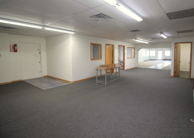 More Photos Of 805 W Main St, Sterling Auto Repair For Sale
