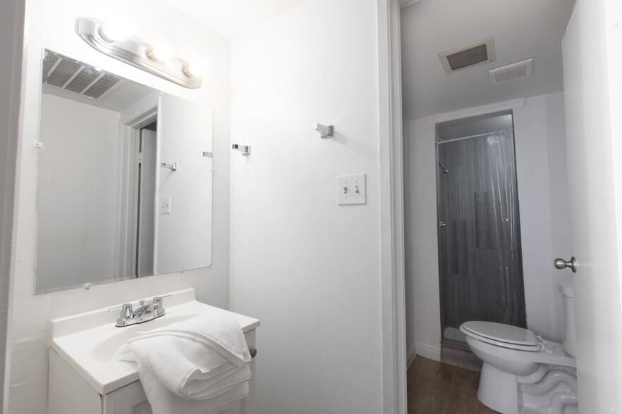 More Photos Of 200 S 8th St, Las Vegas Apartments For Sale