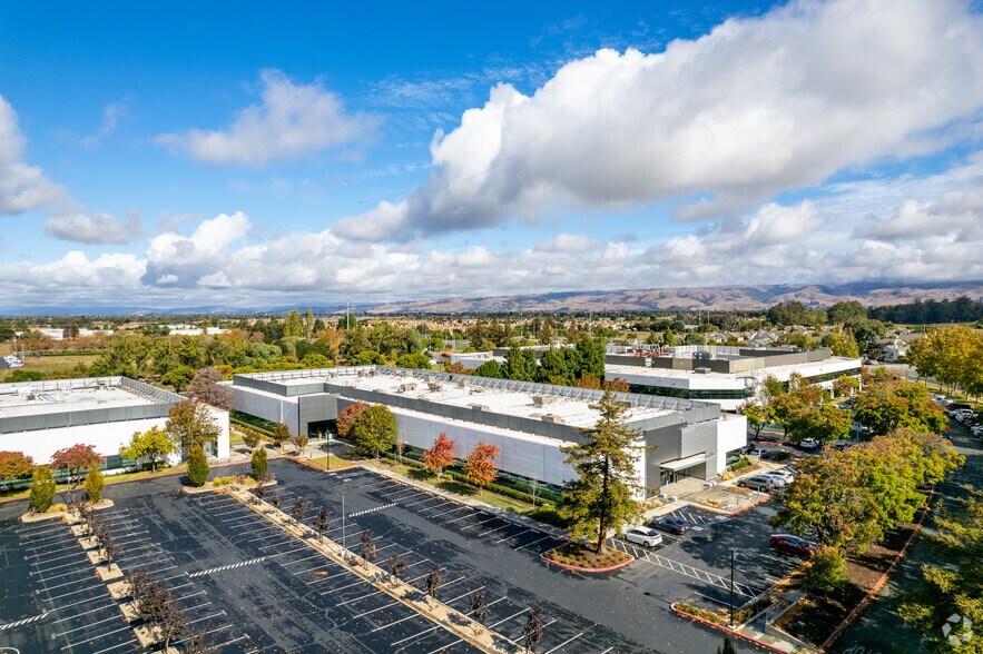 More Photos Of 6473 Kaiser Dr, Fremont Research And Development For Lease