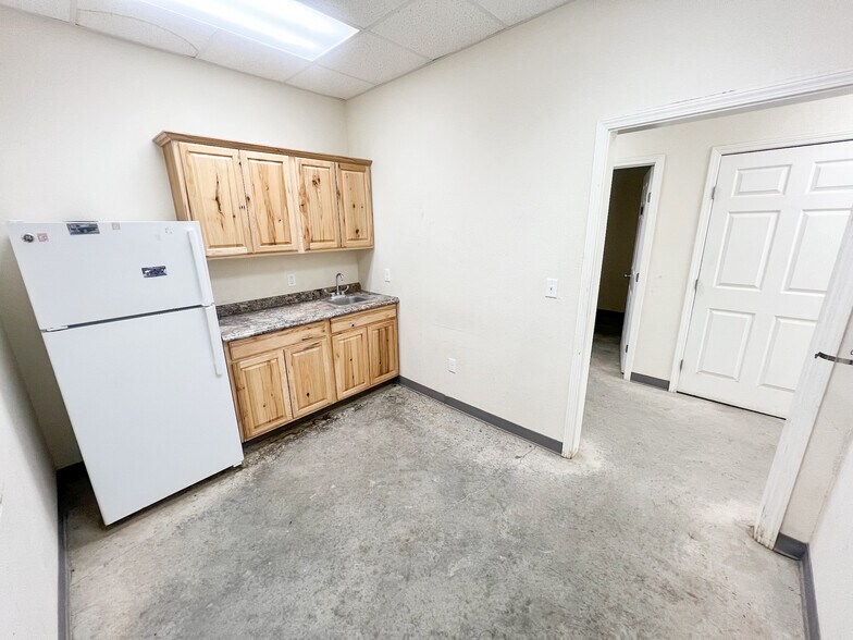More Photos Of 2599 FM 3033, Stanton Warehouse For Lease