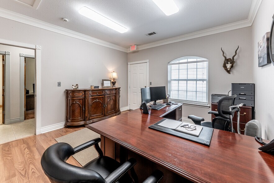 More Photos Of 101 Hidden Valley Cir, Huntsville Office For Sale