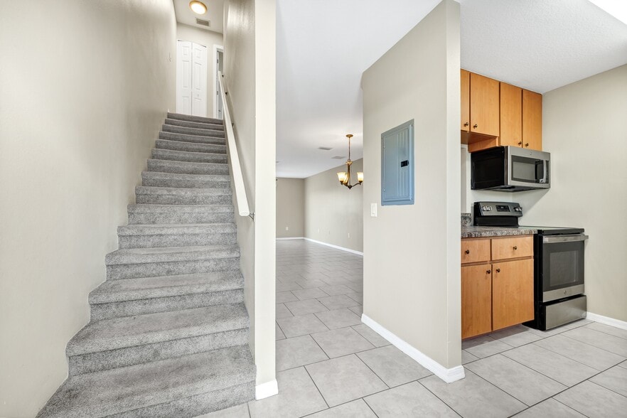 More Photos Of 1007 W 57th Ave W, Bradenton Apartments For Sale