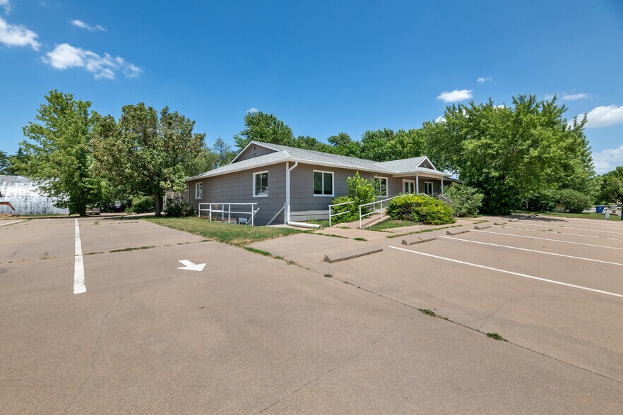 More Photos Of 106 Shadybrook Dr, Cheney Office For Sale