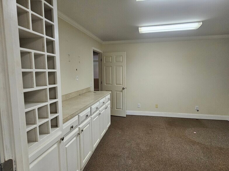 More Photos Of 301 Ramblin Rd, West Columbia Office For Sale