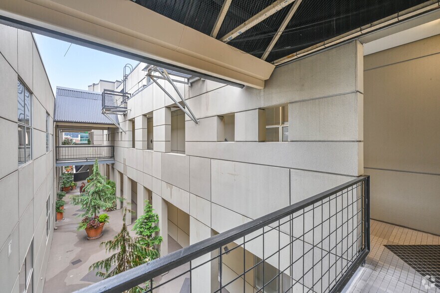 More Photos Of 2107 Elliott Ave, Seattle Loft Creative Space For Lease