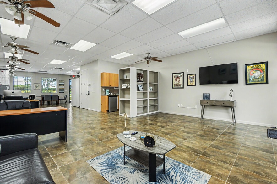 More Photos Of 10600 Griffin Rd, Cooper City Office For Sale