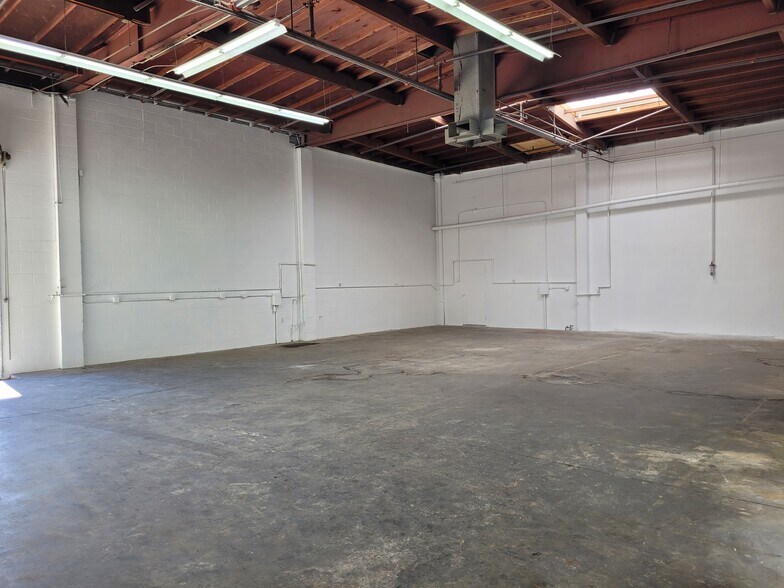More Photos Of 1009 Brooks St, Ontario Warehouse For Lease