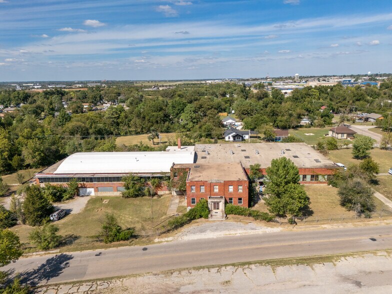 More Photos Of 1200 W Benedict St, Shawnee Office Residential For Sale