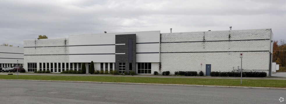 More Photos Of 4124-4184 Boul Industriel, Laval Warehouse For Lease
