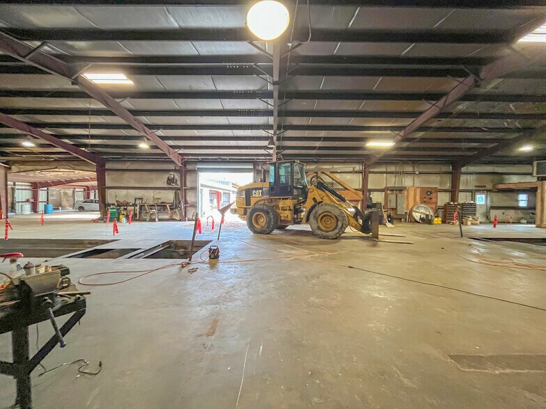 More Photos Of 668 Hollis Rd, Hollis Center Warehouse For Sale