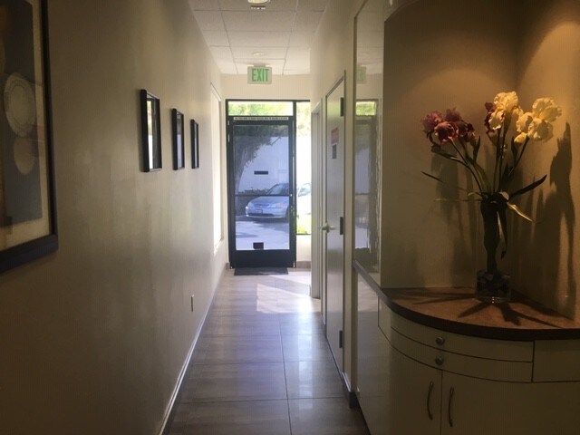 More Photos Of 24013 Ventura Blvd, Calabasas Medical For Lease