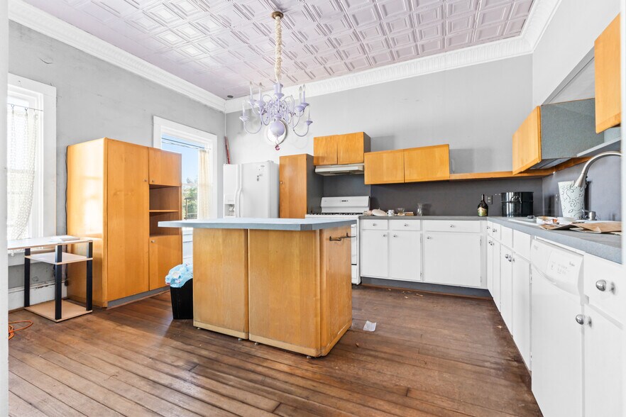 More Photos Of 207 E Elm St, Hillsboro Storefront Retail Residential For Sale