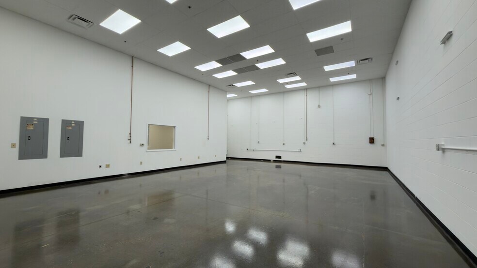 More Photos Of 1102 Aviation Blvd, Hebron Warehouse For Lease