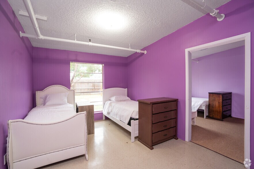 More Photos Of 1415 W Washington St, Brownsville Healthcare For Sale