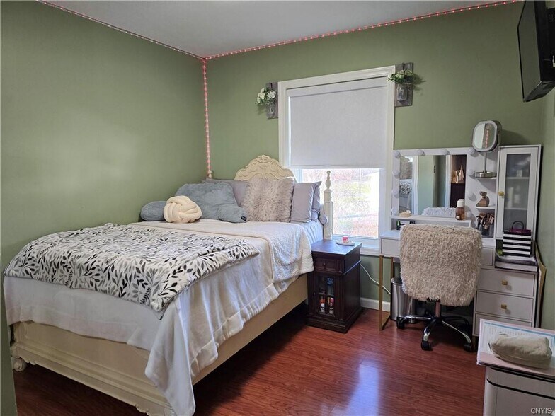 More Photos Of 337 N Peterboro St, Canastota Flex For Sale