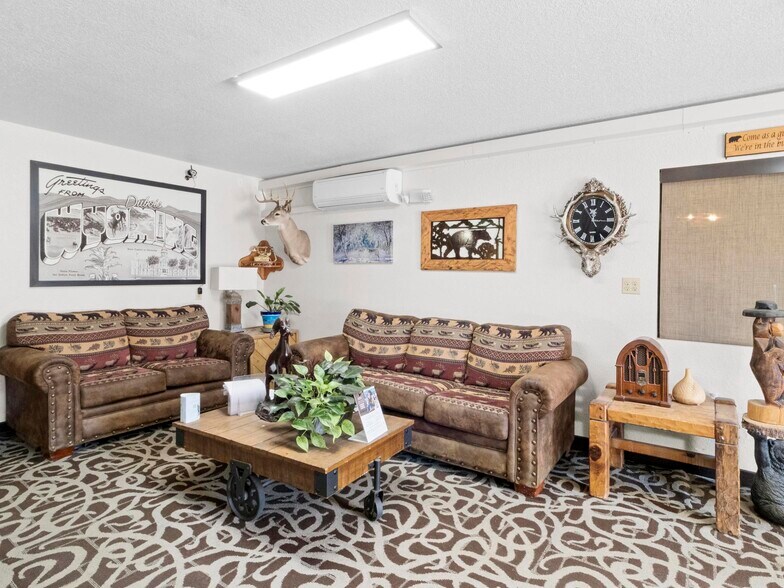 More Photos Of 1412 Warm Springs Dr, Dubois Hotel For Sale