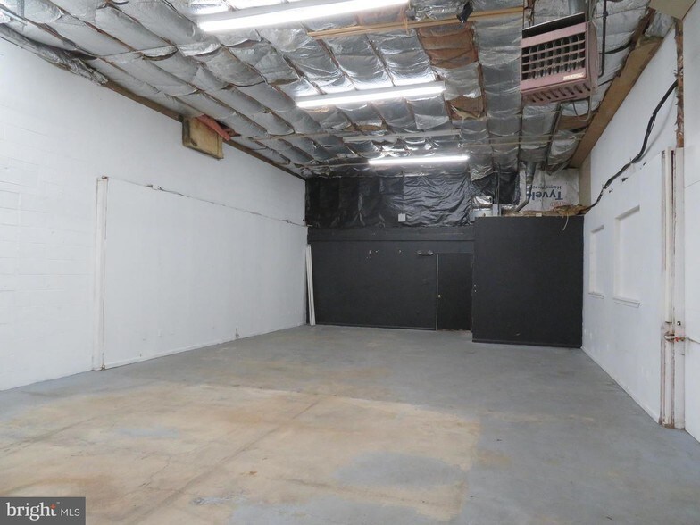 More Photos Of 301-321 Pinedge Dr, Berlin Unknown For Lease