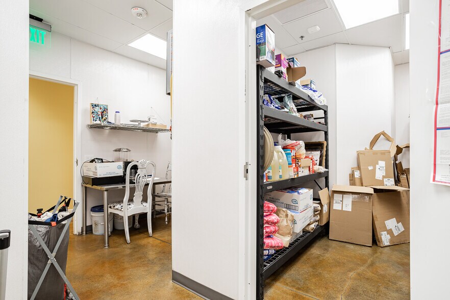 More Photos Of 670 S Green Valley Pky, Henderson Storefront Retail Office For Sale