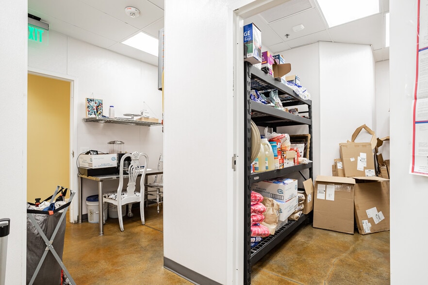 More Photos Of 670 S Green Valley Pky, Henderson Storefront Retail Office For Lease