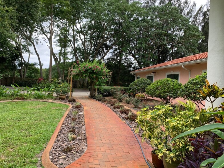 More Photos Of 722 E Lake Rd S, Tarpon Springs Assisted Living For Sale