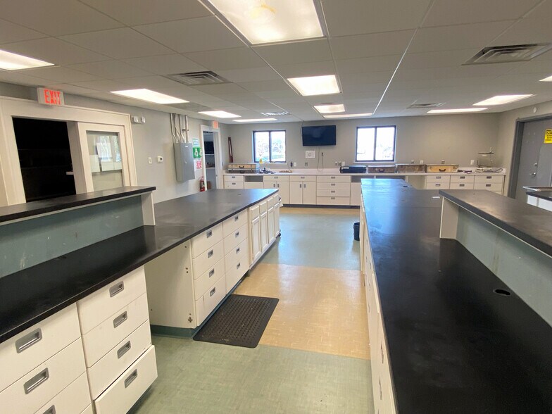 More Photos Of 11 Midtown Park E, Mobile Medical For Lease