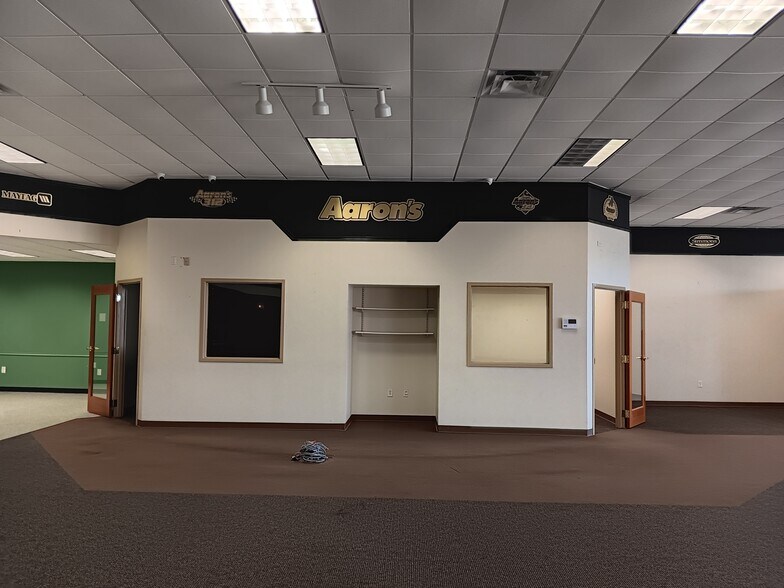 More Photos Of 9230 N Highway 6, Navasota Freestanding For Sale