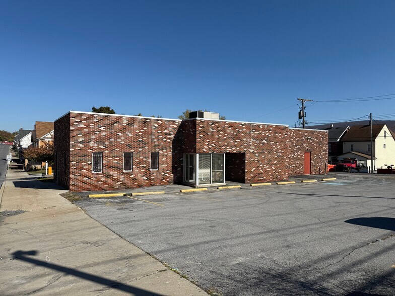 More Photos Of 1414 4th St, Altoona Restaurant For Lease