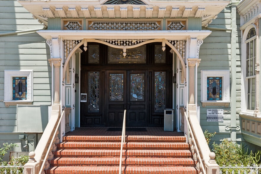 More Photos Of 19717-19725 Sherman Way, Canoga Park Office Residential For Sale
