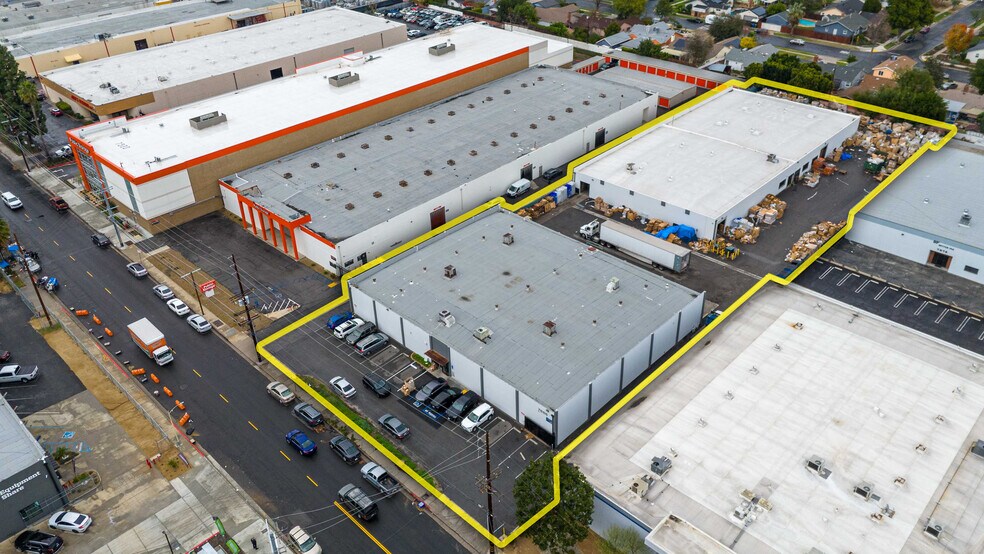 More Photos Of 7886 Deering Ave, Canoga Park Manufacturing For Lease