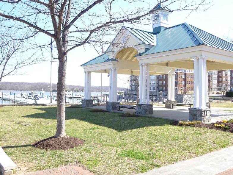 More Photos Of 551-625 Harbor Side St, Woodbridge Storefront Retail Office For Lease