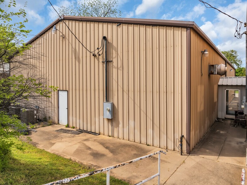 More Photos Of 727 4th St, Healdton Specialty For Sale