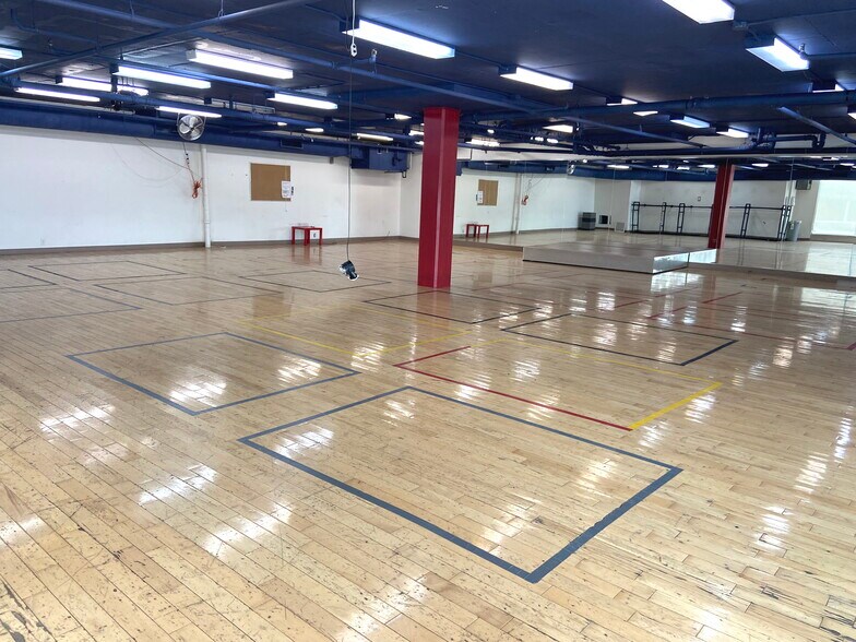 More Photos Of 5805-5879 Boul Henri-Bourassa E, Montréal Office For Lease