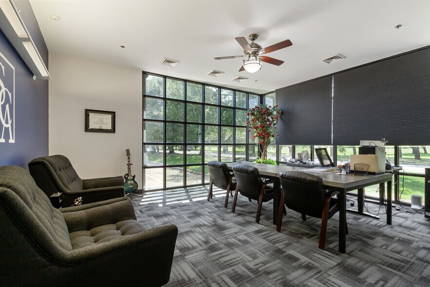More Photos Of 12511 Emily Ct, Sugar Land Office For Sale