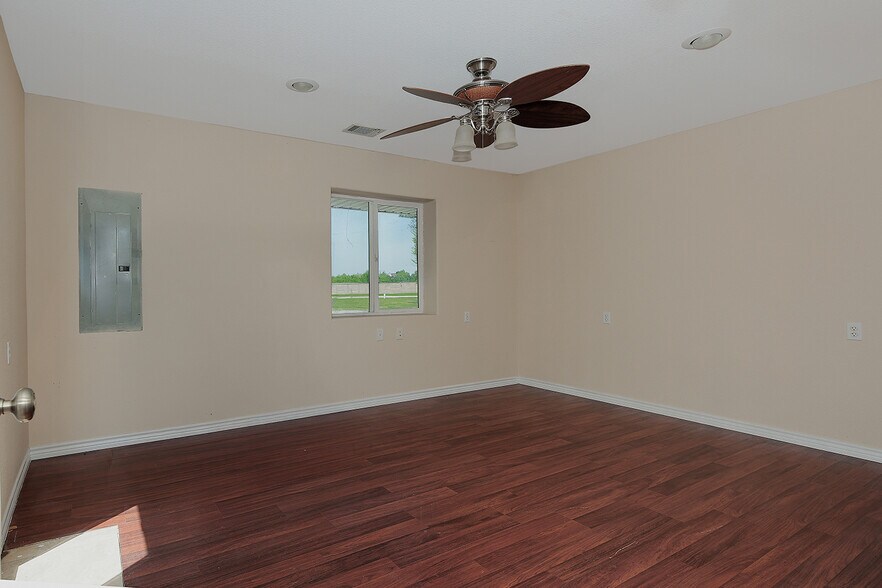 More Photos Of 1231 Pruitt Rd, Spring Office Residential For Sale