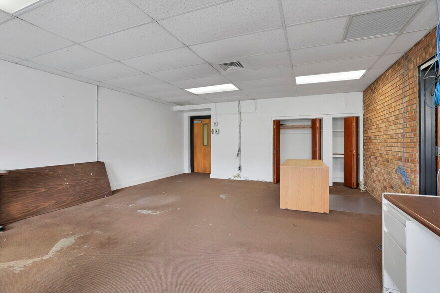 More Photos Of 300 E Auburn Ave, Springfield Office For Sale
